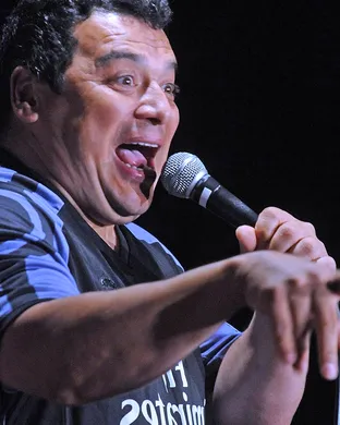 Live concert by Carlos Mencia